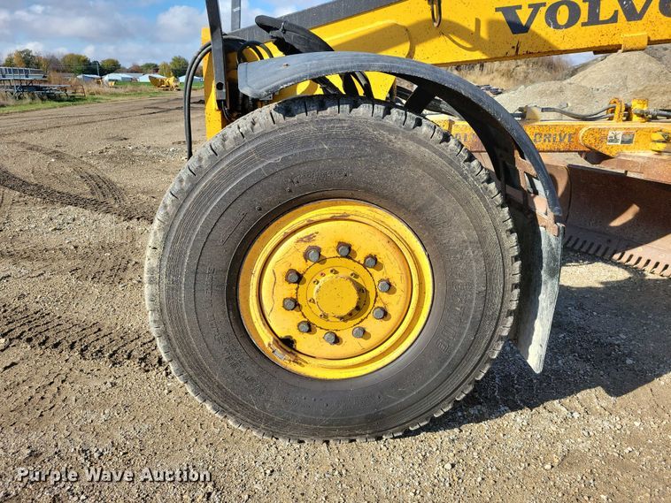 image for item EA2701 2003 Volvo G746B motor grader