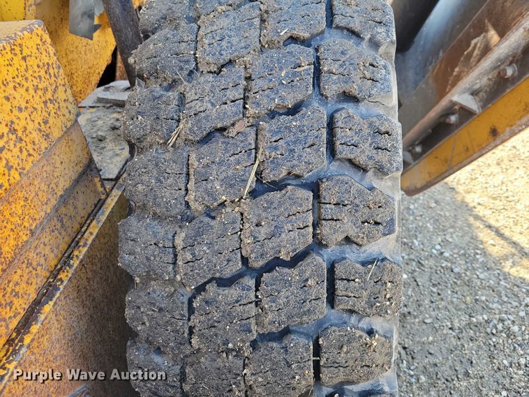 image for item EA2701 2003 Volvo G746B motor grader