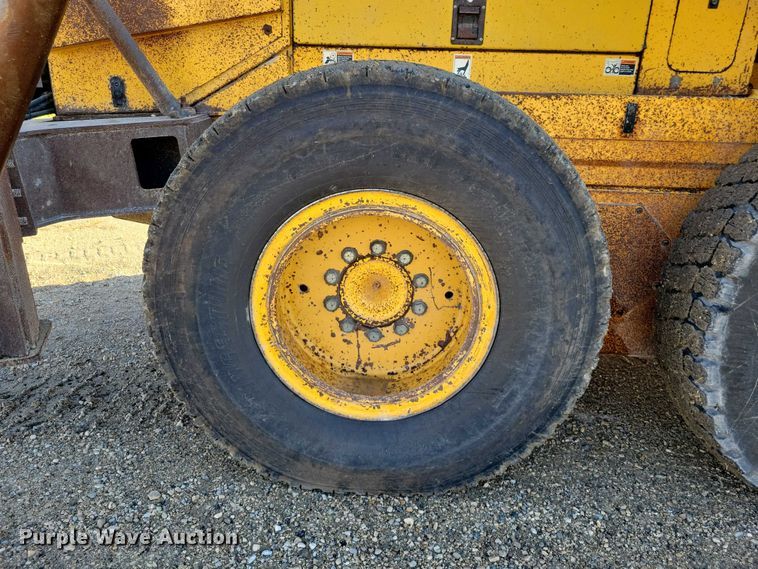 image for item EA2701 2003 Volvo G746B motor grader