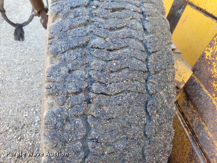 image for item EA2701 2003 Volvo G746B motor grader