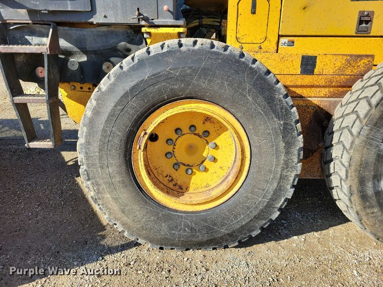 image for item EA2701 2003 Volvo G746B motor grader