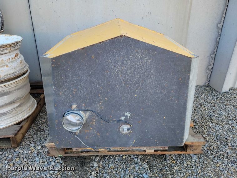 image for item EA2701 2003 Volvo G746B motor grader