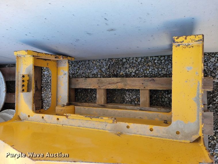 image for item EA2701 2003 Volvo G746B motor grader