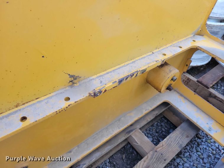 image for item EA2701 2003 Volvo G746B motor grader