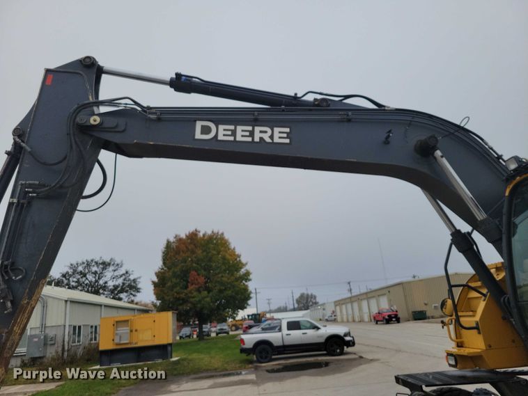 image for item EA2706 2012 John Deere 190D W wheeled excavator