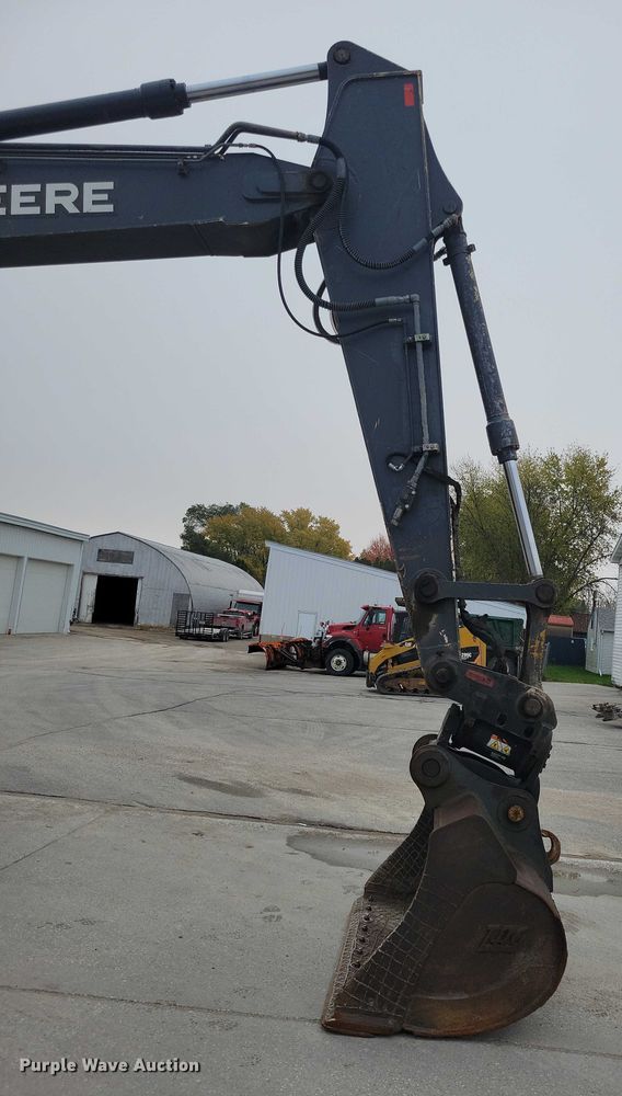 image for item EA2706 2012 John Deere 190D W wheeled excavator