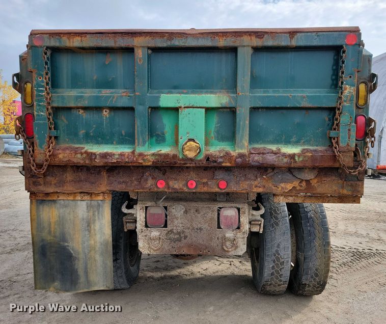 image for item EA2708 2004 Sterling L7500 dump truck