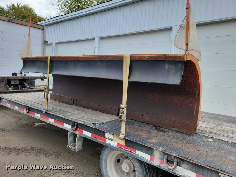 image for item EA2708 2004 Sterling L7500 dump truck