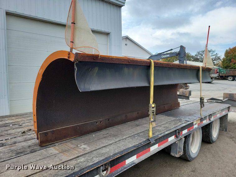 image for item EA2708 2004 Sterling L7500 dump truck