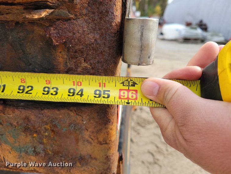 image for item EA2708 2004 Sterling L7500 dump truck