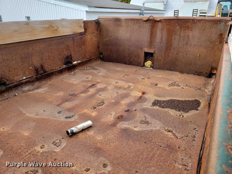 image for item EA2708 2004 Sterling L7500 dump truck