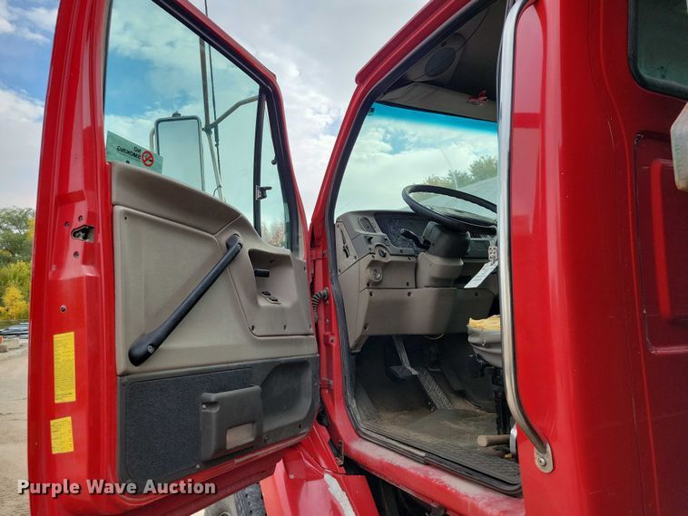 image for item EA2708 2004 Sterling L7500 dump truck