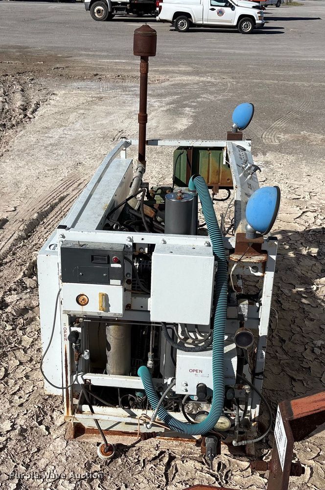 image for item EA7691 1991 Bauer K15-D air compressor