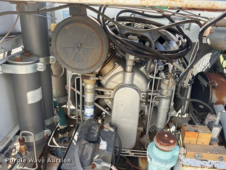 image for item EA7691 1991 Bauer K15-D air compressor