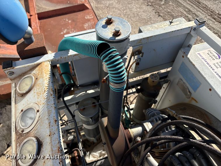 image for item EA7691 1991 Bauer K15-D air compressor