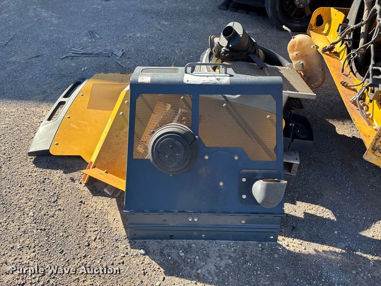 image for item EA7694 2019 John Deere 325G tracked skid steer loader