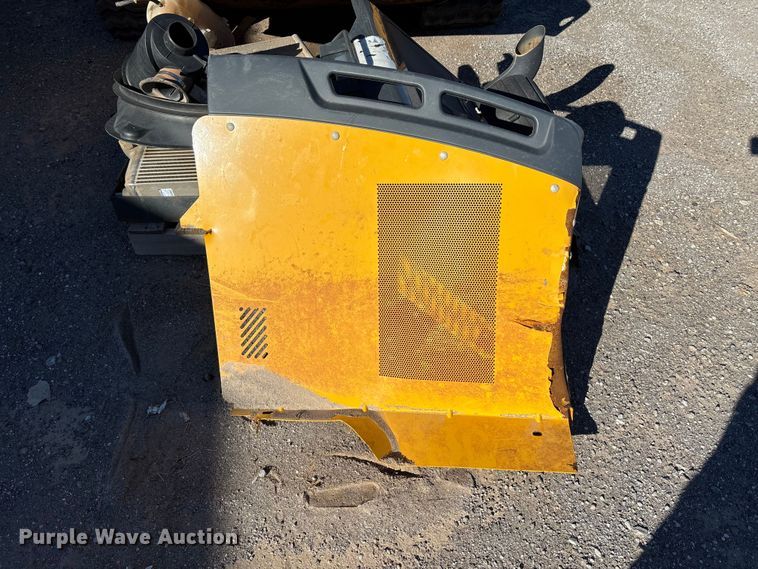 image for item EA7694 2019 John Deere 325G tracked skid steer loader