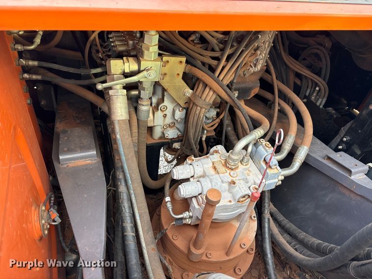 image for item EA7773 2009 Hitachi Zaxis 240LC-3 excavator