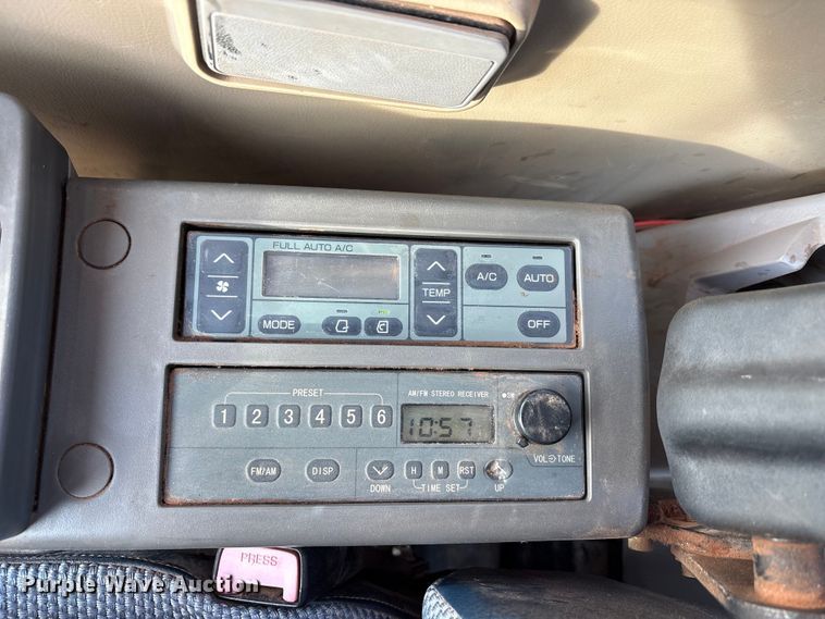 image for item EA7773 2009 Hitachi Zaxis 240LC-3 excavator