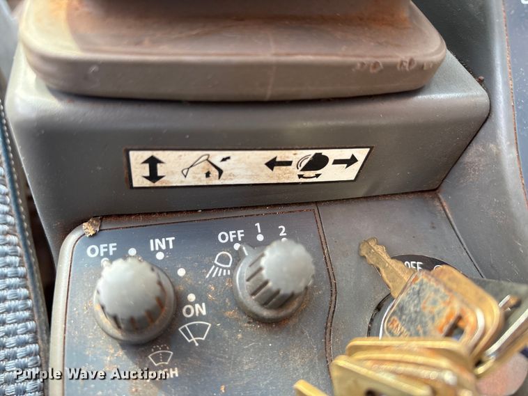 image for item EA7773 2009 Hitachi Zaxis 240LC-3 excavator