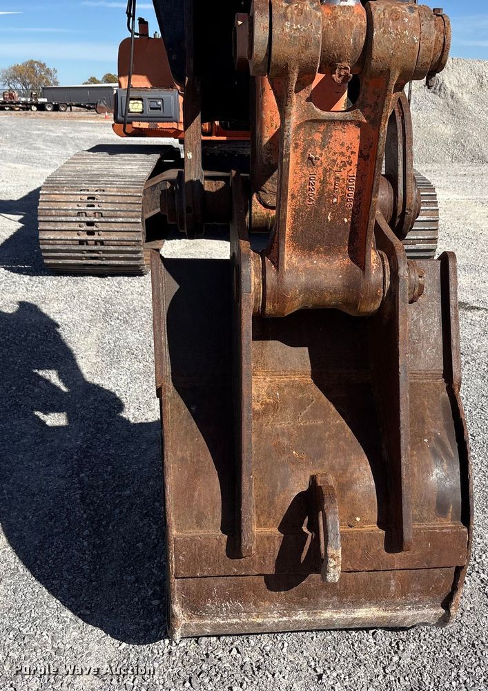 image for item EA7776 1999 Hitachi EX200LC-5 excavator