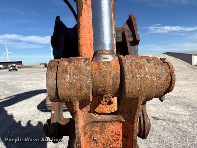 image for item EA7776 1999 Hitachi EX200LC-5 excavator