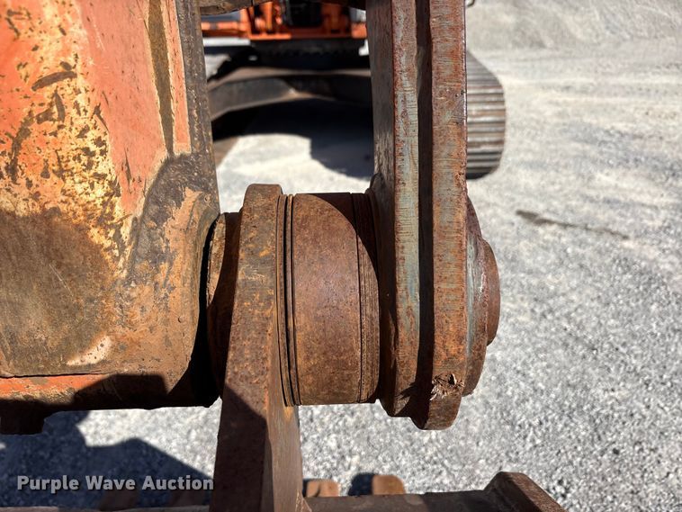 image for item EA7776 1999 Hitachi EX200LC-5 excavator