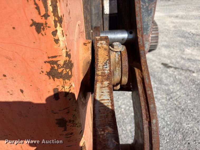 image for item EA7776 1999 Hitachi EX200LC-5 excavator