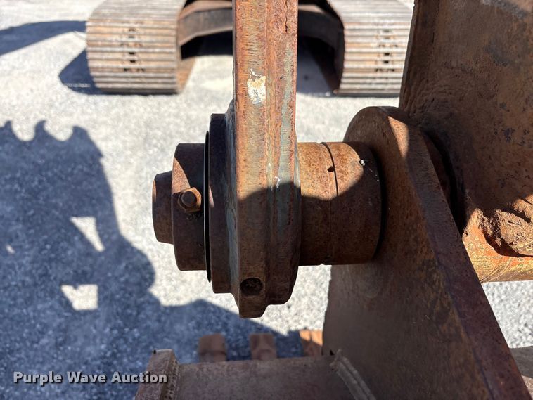 image for item EA7776 1999 Hitachi EX200LC-5 excavator