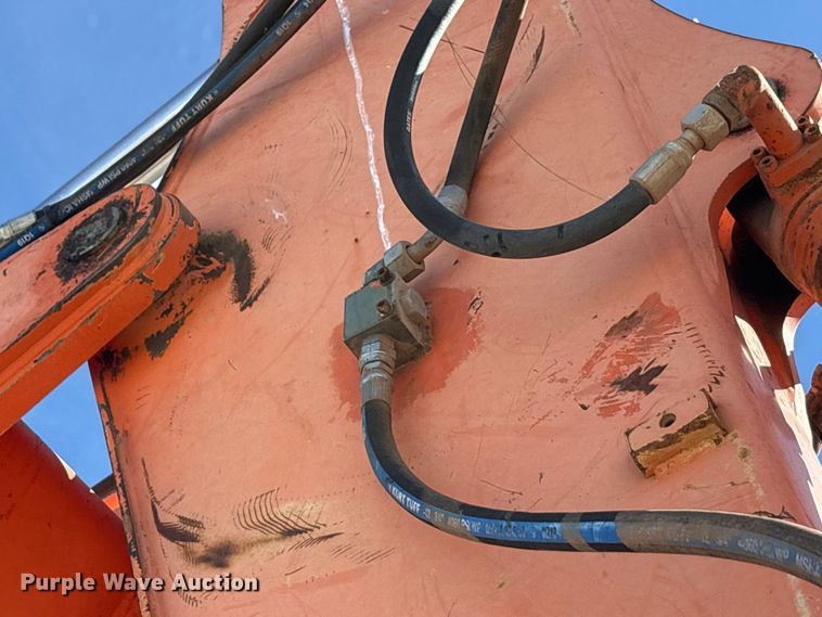 image for item EA7776 1999 Hitachi EX200LC-5 excavator