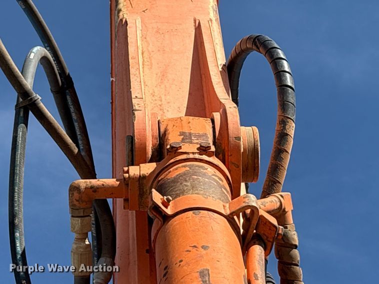 image for item EA7776 1999 Hitachi EX200LC-5 excavator