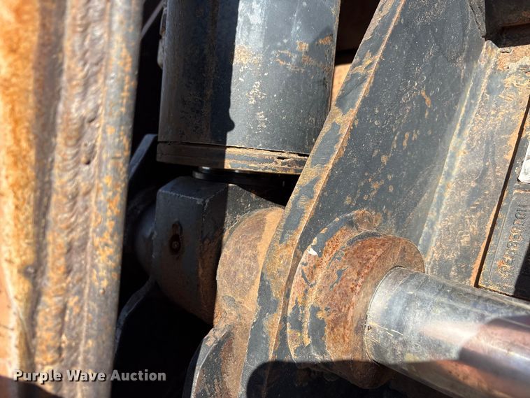 image for item EA7776 1999 Hitachi EX200LC-5 excavator