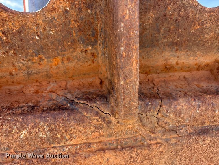 image for item EA7776 1999 Hitachi EX200LC-5 excavator