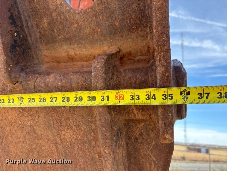 image for item EA7776 1999 Hitachi EX200LC-5 excavator