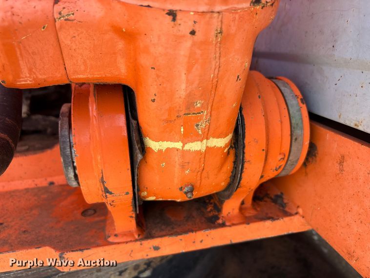 image for item EA7776 1999 Hitachi EX200LC-5 excavator