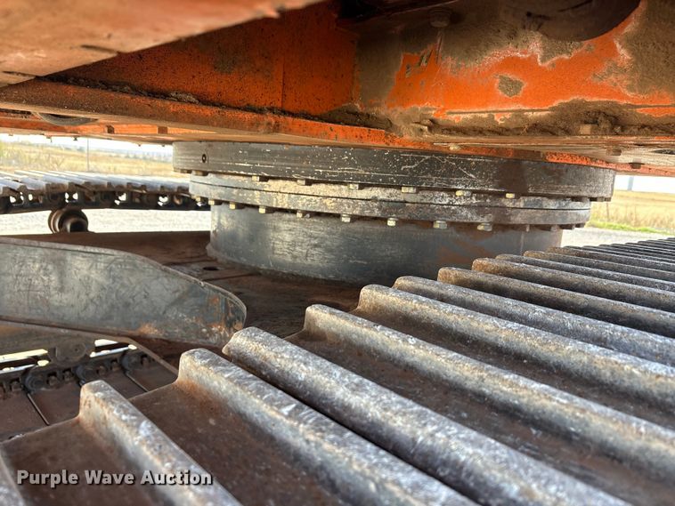 image for item EA7776 1999 Hitachi EX200LC-5 excavator