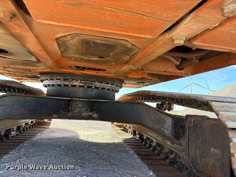 image for item EA7776 1999 Hitachi EX200LC-5 excavator