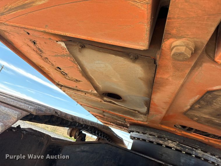 image for item EA7776 1999 Hitachi EX200LC-5 excavator