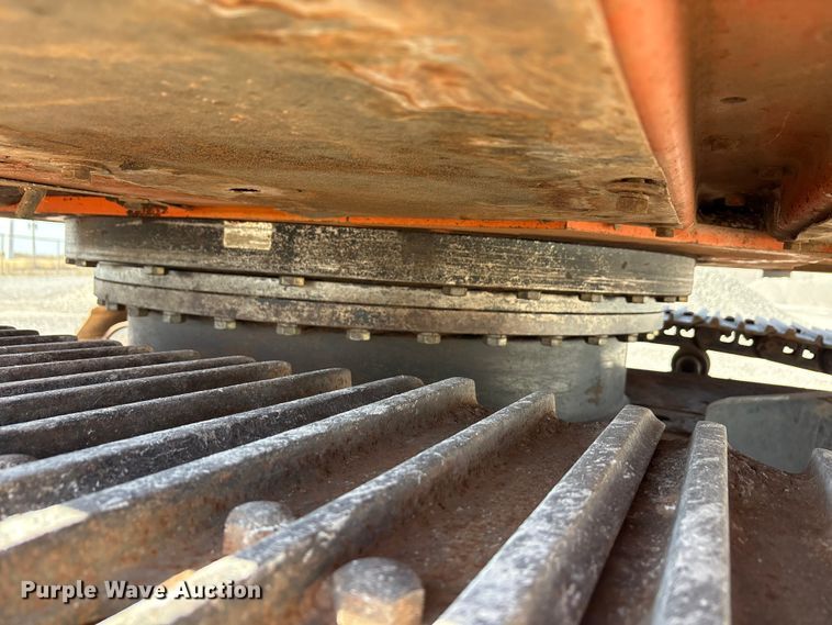 image for item EA7776 1999 Hitachi EX200LC-5 excavator