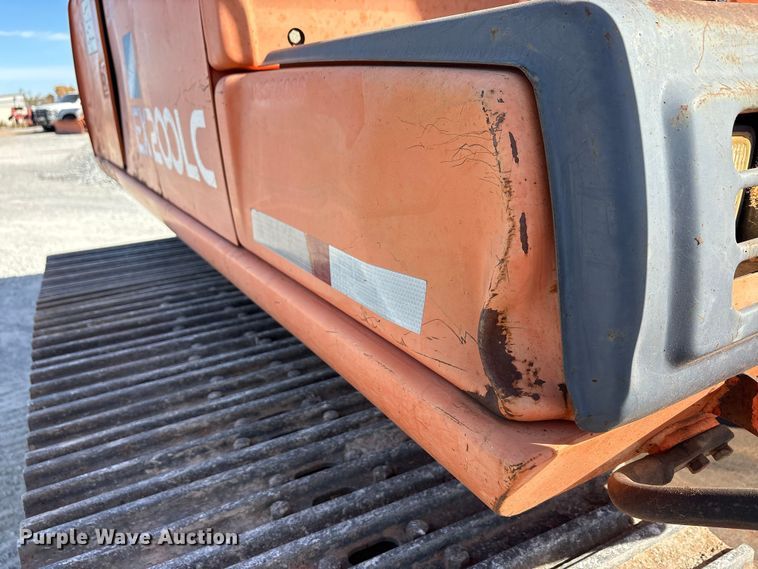 image for item EA7776 1999 Hitachi EX200LC-5 excavator