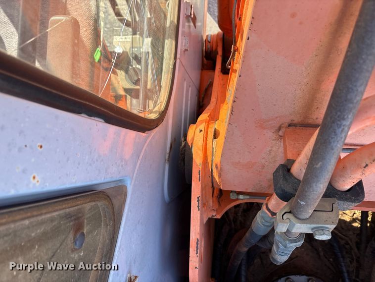 image for item EA7776 1999 Hitachi EX200LC-5 excavator