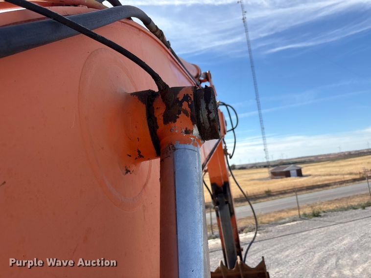 image for item EA7776 1999 Hitachi EX200LC-5 excavator