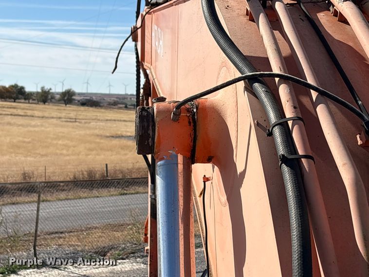 image for item EA7776 1999 Hitachi EX200LC-5 excavator