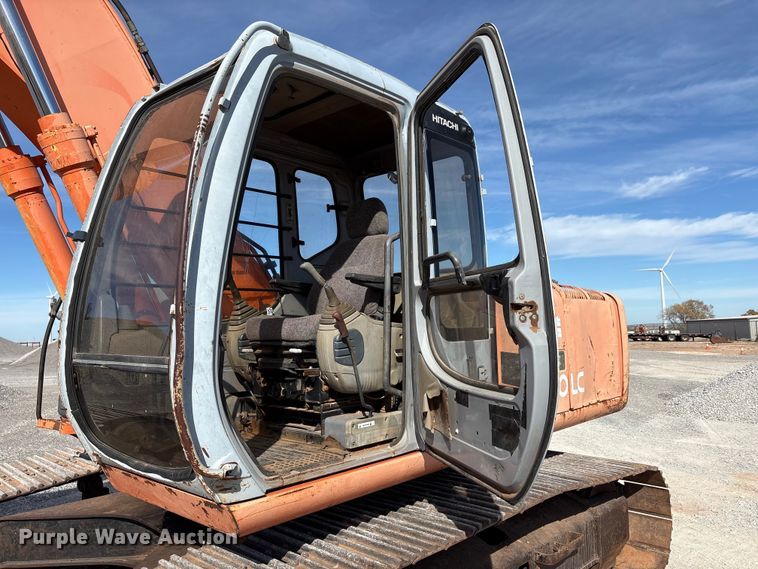 image for item EA7776 1999 Hitachi EX200LC-5 excavator