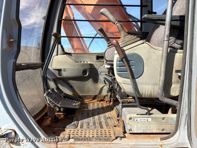 image for item EA7776 1999 Hitachi EX200LC-5 excavator