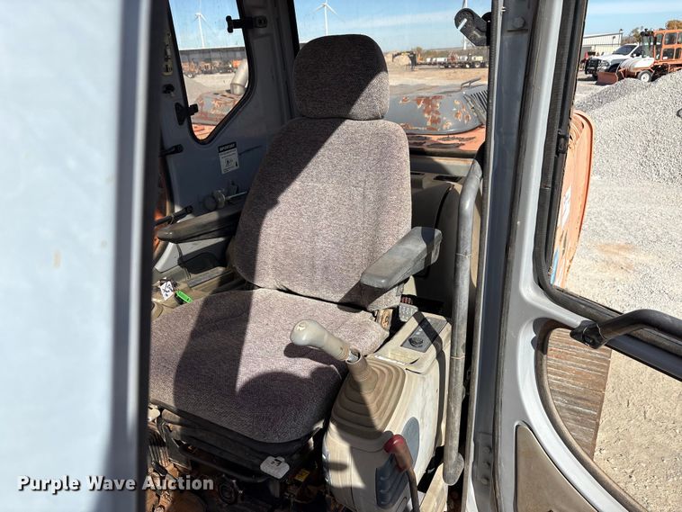 image for item EA7776 1999 Hitachi EX200LC-5 excavator