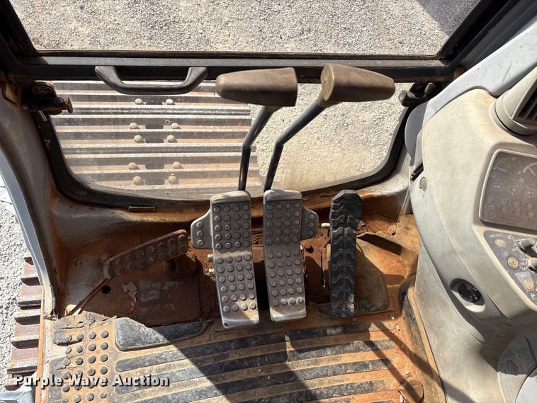 image for item EA7776 1999 Hitachi EX200LC-5 excavator