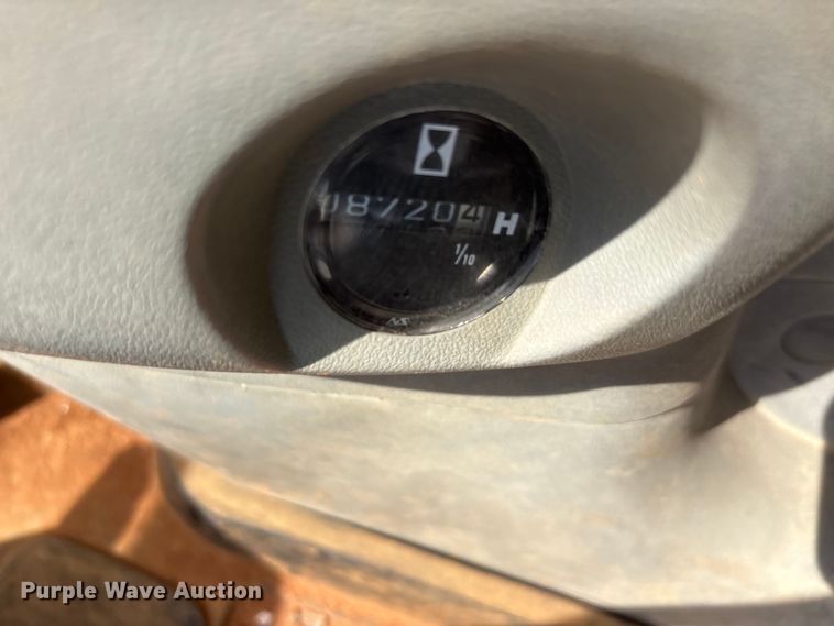 image for item EA7776 1999 Hitachi EX200LC-5 excavator