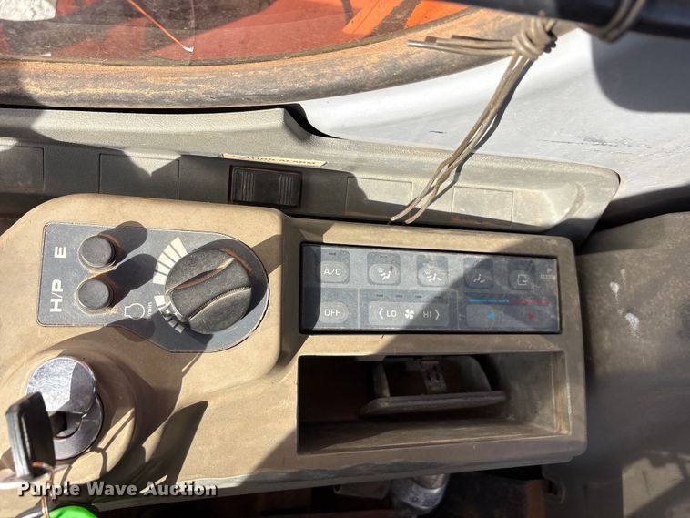 image for item EA7776 1999 Hitachi EX200LC-5 excavator