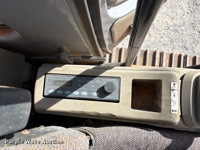 image for item EA7776 1999 Hitachi EX200LC-5 excavator